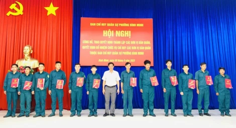 Phường Bình Minh: Công bố quyết định thành lập và bổ nhiệm cán bộ chỉ huy đơn vị Dân quân tự vệ