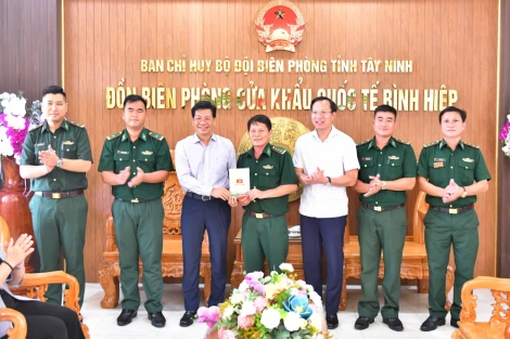 Lãnh đạo tỉnh thăm, động viên cán bộ, chiến sĩ Đồn biên phòng Cửa khẩu Quốc tế Bình Hiệp