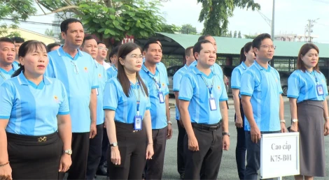 Trường Chính trị tỉnh Tây Ninh lần đầu tổ chức nghi thức chào cờ đầu tuần cho học viên