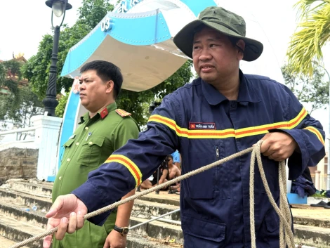 Ngày 16/9, tại sông Bảo Định, phường Long An, Phòng Cảnh sát Phòng cháy, chữa cháy và cứu nạn, cứu hộ (PCCC và CNCH) Công an tỉnh Tây Ninh tổ chức diễn tập và huấn luyện chuyên sâu về bơi, lặn tìm kiếm cứu nạn, cứu hộ.