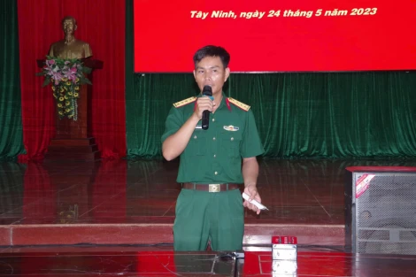 Đại úy Nguyễn Văn Khơn - Đại đội trưởng Đại đội 7, Tiểu đoàn 2, Trung đoàn 4 (Sư đoàn 5) là một cán bộ trẻ tiêu biểu, không chỉ nổi bật bởi tinh thần trách nhiệm, sự nhiệt huyết trong công việc mà còn đặc biệt đam mê sáng tạo, cải tiến kỹ thuật phục vụ công tác huấn luyện, sẵn sàng chiến đấu.
