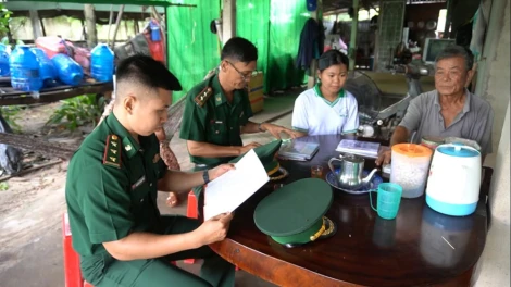 Đồn Biên phòng Cửa khẩu Mỹ Quý Tây thăm, động viên 'Con nuôi Đồn biên phòng'