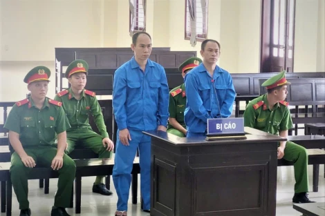 Hai anh em ruột đi trộm xe máy