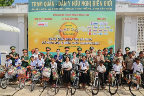 'Trăng thu biên cương': Mang Trung thu đến với thiếu nhi xã Hòa Hội