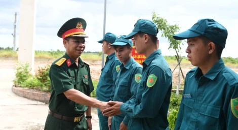 Chính ủy Bộ Chỉ huy Quân sự tỉnh Tây Ninh thăm, động viên các lực lượng trên tuyến biên giới