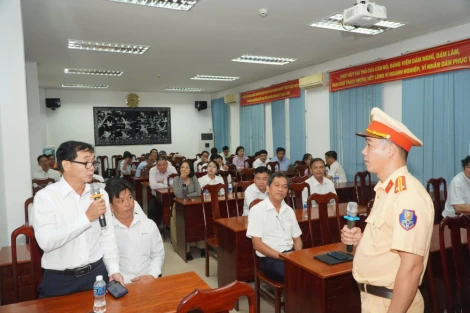 Tuyên truyền, phổ biến kiến thức về an toàn giao thông cho cán bộ, nhân viên điện lực