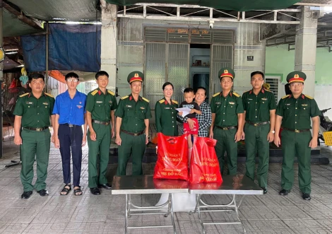 Sư đoàn 5: 'Mẹ đỡ đầu' – Nhịp cầu yêu thương