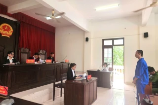 Làm 'chuyện người lớn' với học sinh, nam thanh niên bị phạt 9 năm tù
