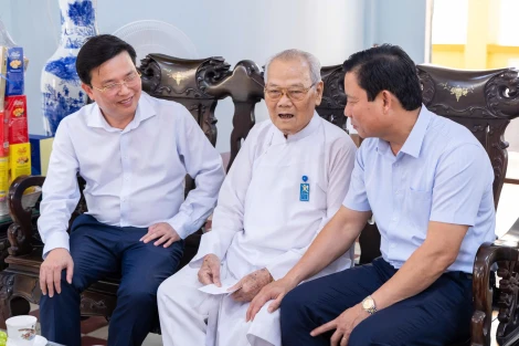 Lãnh đạo tỉnh thăm, chúc mừng Hội Thánh Cao Đài Tòa thánh Tây Ninh nhân dịp Đại lễ Hội yến Diêu Trì Cung