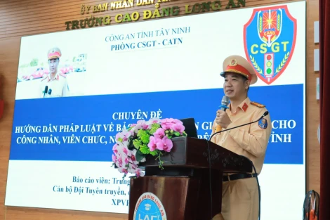 Tuyên truyền an toàn giao thông tại Trường Cao đẳng Long An