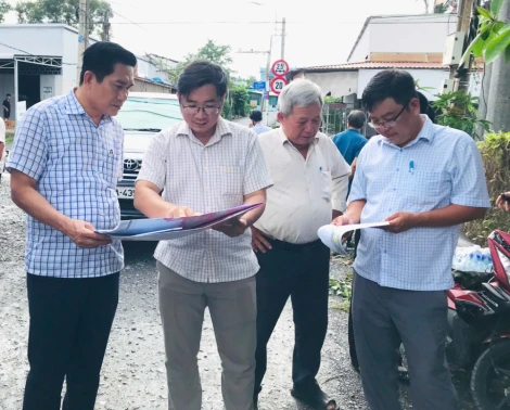 Xã Tân Tập khảo sát công trình trọng điểm về giao thông