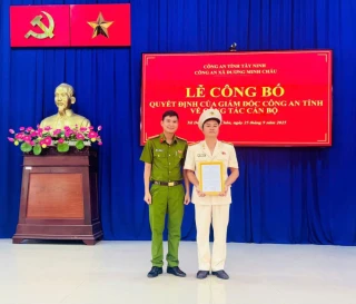 Công bố quyết định điều động Phó Trưởng Công an xã Dương Minh Châu và xã Lộc Ninh