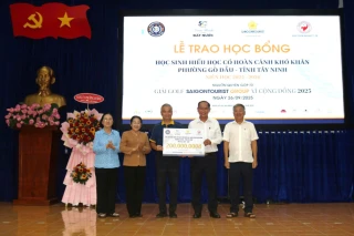 Gò Dầu: Trao 200 suất học bổng 'SaiGontourist Group vì cộng đồng'