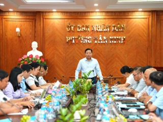 Phó Chủ tịch UBND tỉnh Phạm Tấn Hòa kiểm tra công tác cải cách hành chính tại phường Tân Ninh