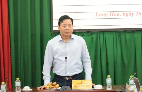Phó Chủ tịch UBND tỉnh Phạm Tấn Hòa kiểm tra công tác cải cách hành chính tại phường Long Hoa