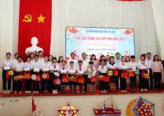 Rộn ràng Hội trại Trung thu 'Vui hội trăng rằm'