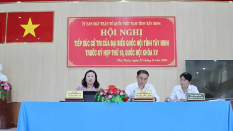 Cử tri xã Thủ Thừa kiến nghị giải quyết các vấn đề dân sinh và bất cập trên không gian mạng