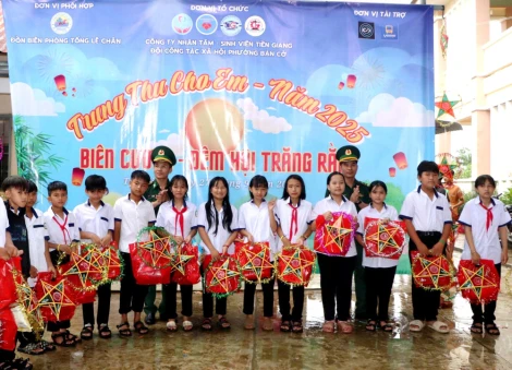 Mang Trung thu đến với trẻ em vùng biên
