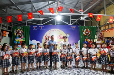 Tặng 650 phần quà trung thu cho học sinh tại xã An Ninh