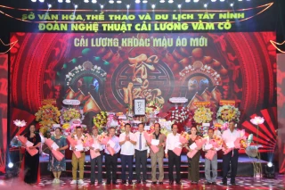 Đoàn Nghệ thuật Cải lương Long An 'khoác áo mới'