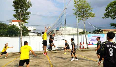 Sôi nổi giải bóng chuyền chào mừng Ngày truyền thống lực lượng cảnh sát phòng cháy, chữa cháy và cứu nạn, cứu hộ