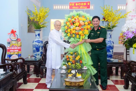 Sư đoàn 5 chúc mừng Hội thánh Cao Đài Tòa thánh Tây Ninh nhân dịp Hội Yến Diêu Trì Cung