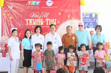 Trung thu yêu thương cho bệnh nhi Bệnh viện Đa khoa Tây Ninh