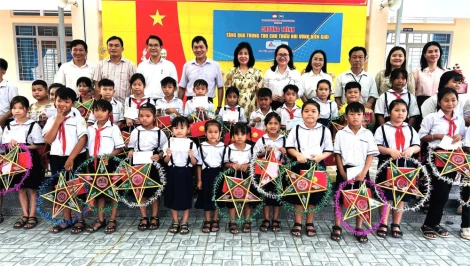 Trưởng ban Tuyên giáo và Dân vận Tỉnh ủy dự 'Đêm hội trăng rằm' tại xã Hòa Hội