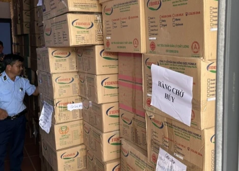 Xử phạt 35 triệu đồng, buộc tiêu hủy hơn 11.856 lon sữa các loại