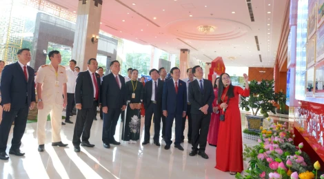 Đoàn đại biểu Trung ương tham quan không gian chuyển đổi số tại Đại hội đại biểu Đảng bộ tỉnh Tây Ninh