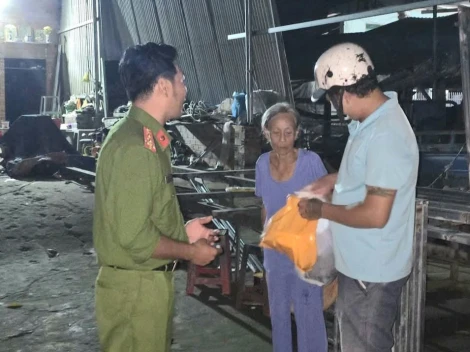 Công an xã Bến Cầu hỗ trợ cụ bà gần 80 tuổi đi lạc trở về với gia đình