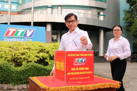 Báo và phát thanh, truyền hình Tây Ninh ủng hộ đồng bào lũ lụt