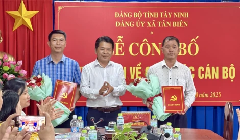 Tân Biên: Công bố quyết định về công tác cán bộ