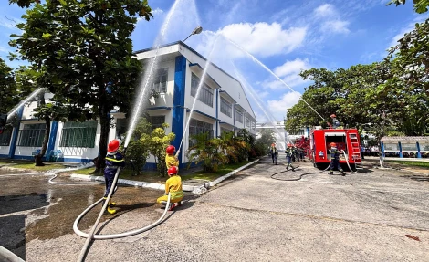 Công ty TNHH VMC Hoàng Gia thực tập chữa cháy, cứu nạn, cứu hộ