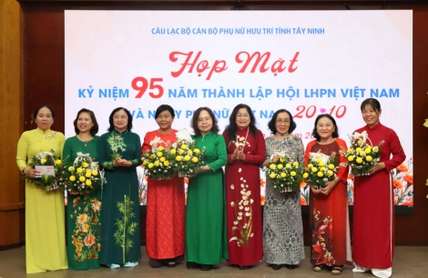 Ấm áp buổi họp mặt 20/10 của Câu lạc bộ Cán bộ phụ nữ hưu trí Tây Ninh