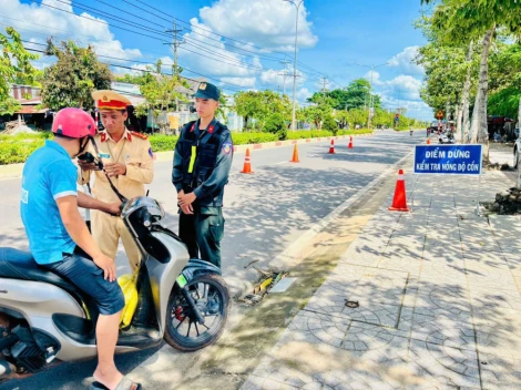 Cảnh sát giao thông Tây Ninh ra quân đợt cao điểm kiểm soát nồng độ cồn