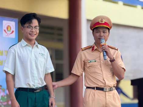 Tây Ninh: Tuyên truyền pháp luật an toàn giao thông cho gần 1.000 học sinh
