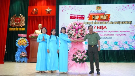 Công an tỉnh Tây Ninh tổ chức họp mặt cán bộ, hội viên phụ nữ nhân dịp 20/10