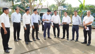 Lãnh đạo xã Cần Giuộc khảo sát thực tế các trường công lập trên địa bàn