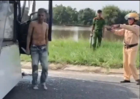 Khống chế đối tượng điều khiển xe tải có biểu hiện 'ngáo đá'