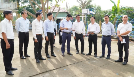 Lãnh đạo xã Cần Giuộc khảo sát thực tế các trường công lập trên địa bàn