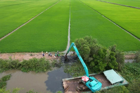 Mộc Hóa: Phản ứng nhanh, cứu đê bao khỏi vỡ