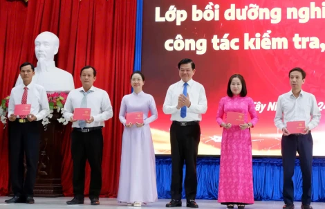 Bế giảng lớp bồi dưỡng nghiệp vụ chuyên sâu về công tác kiểm tra, giám sát