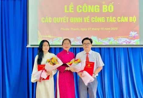Xã Phước Thạnh: Công bố các quyết định về công tác cán bộ