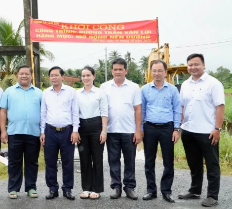 Xã Tân Trụ: Khởi công công trình nâng cấp đường Trần Văn Lợi