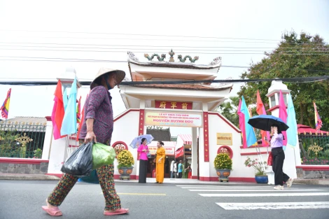 Hàng ngàn người về dự Lễ Chu niên Quận công Nguyễn Huỳnh Đức