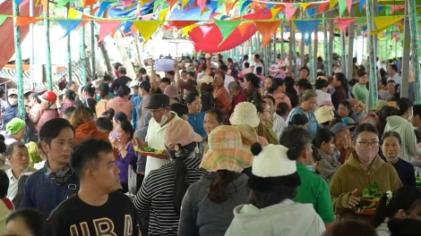 Hàng trăm ngàn khách thập phương về dự Lễ giỗ Anh hùng dân tộc Nguyễn Trung Trực