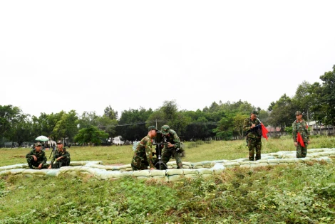 Trung đoàn 738 tổ chức bắn đạn thật và diễn tập Đại đội bộ binh tiến công