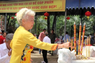 Đông đảo người dân về dự Lễ giỗ Anh hùng dân tộc Nguyễn Trung Trực tại Xóm Nghề