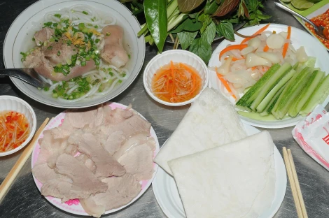 Bánh canh - bánh tráng phơi sương Trảng Bàng: Hai viên ngọc ẩm thực của đất Tây Ninh